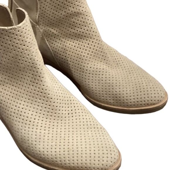 Dolce Vita PERFORATED ANKLE BOOTS Sz 6.5 Suede - Picture 11 of 12